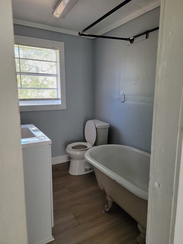 1310 Elizabeth Ave - Photo 3 of 6