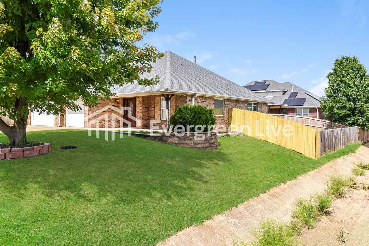 700 Spur Ln - Photo 3 of 15