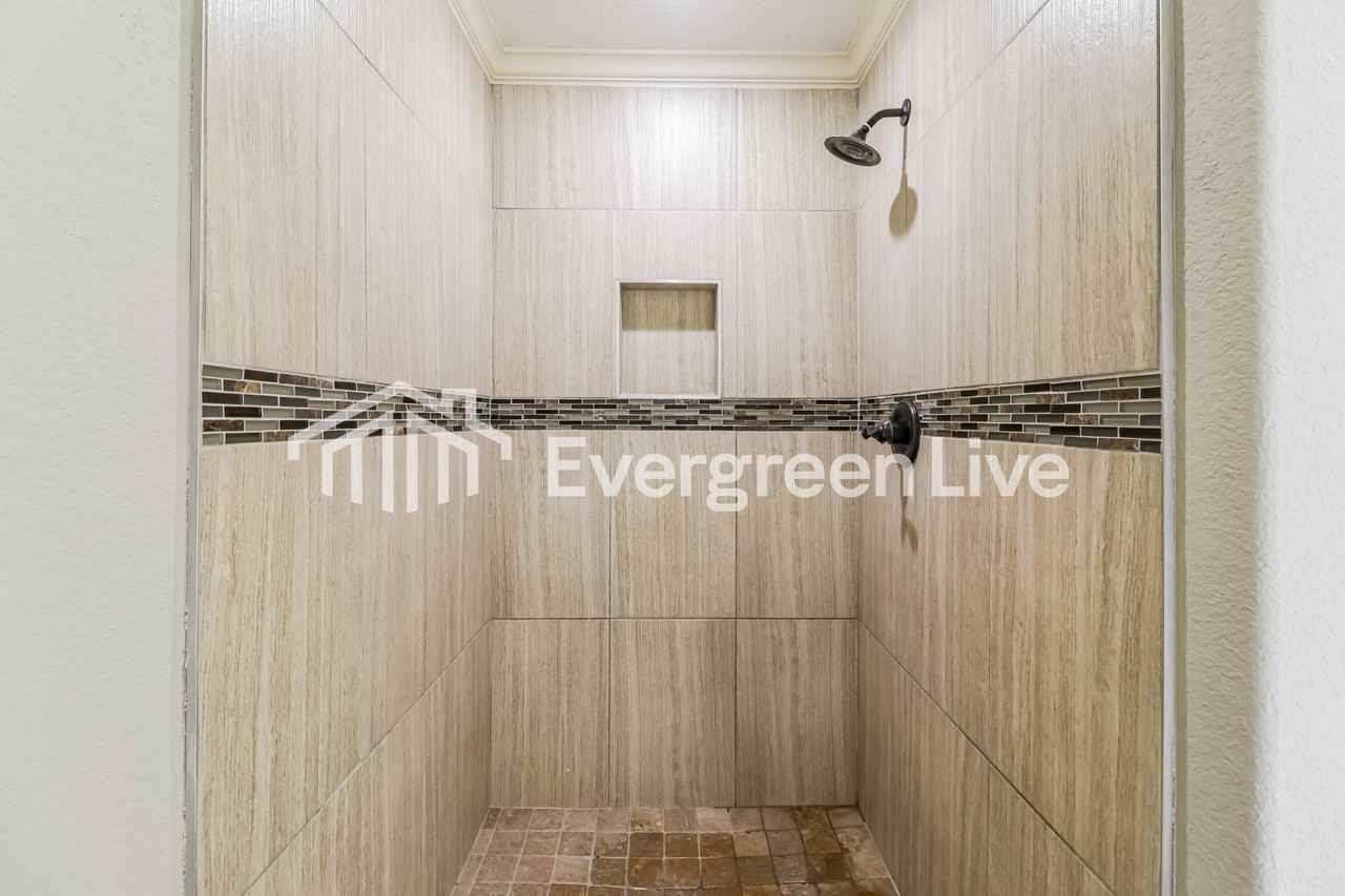 700 Spur Ln - Photo 6 of 15