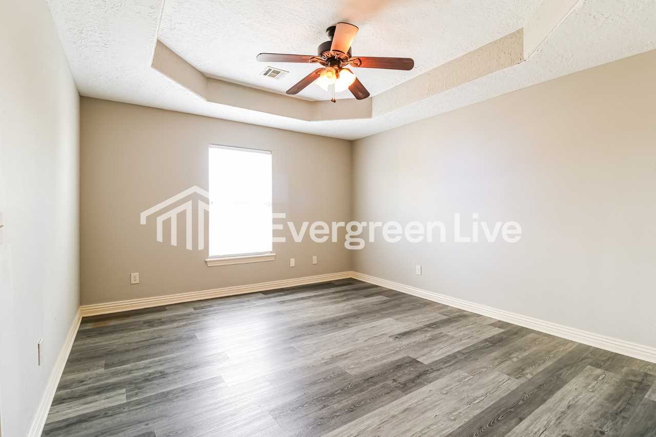 700 Spur Ln - Photo 7 of 15