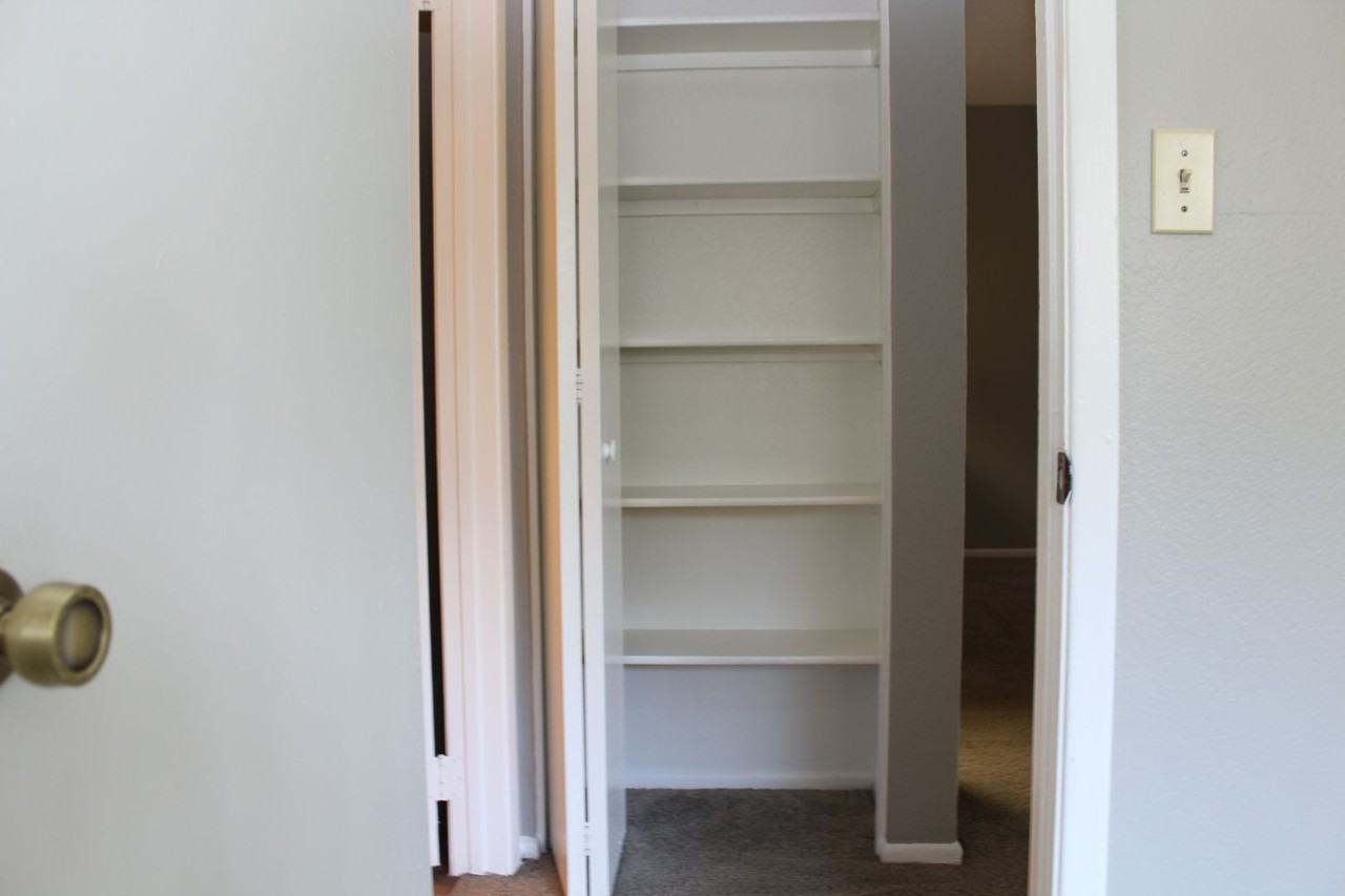 Desert Springs Apartments - Photo 3 of 32