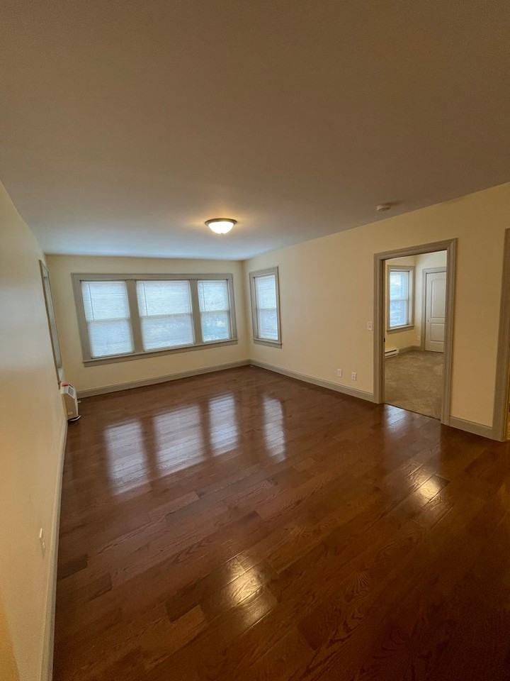 1404 E State St Apartments - Photo 3 of 11