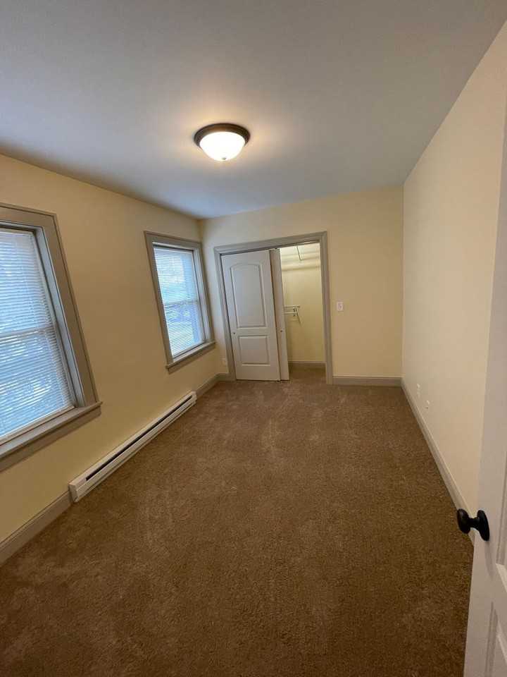 1404 E State St Apartments - Photo 4 of 11