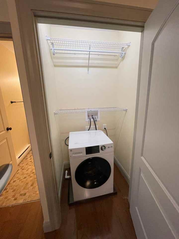 1404 E State St Apartments - Photo 6 of 11