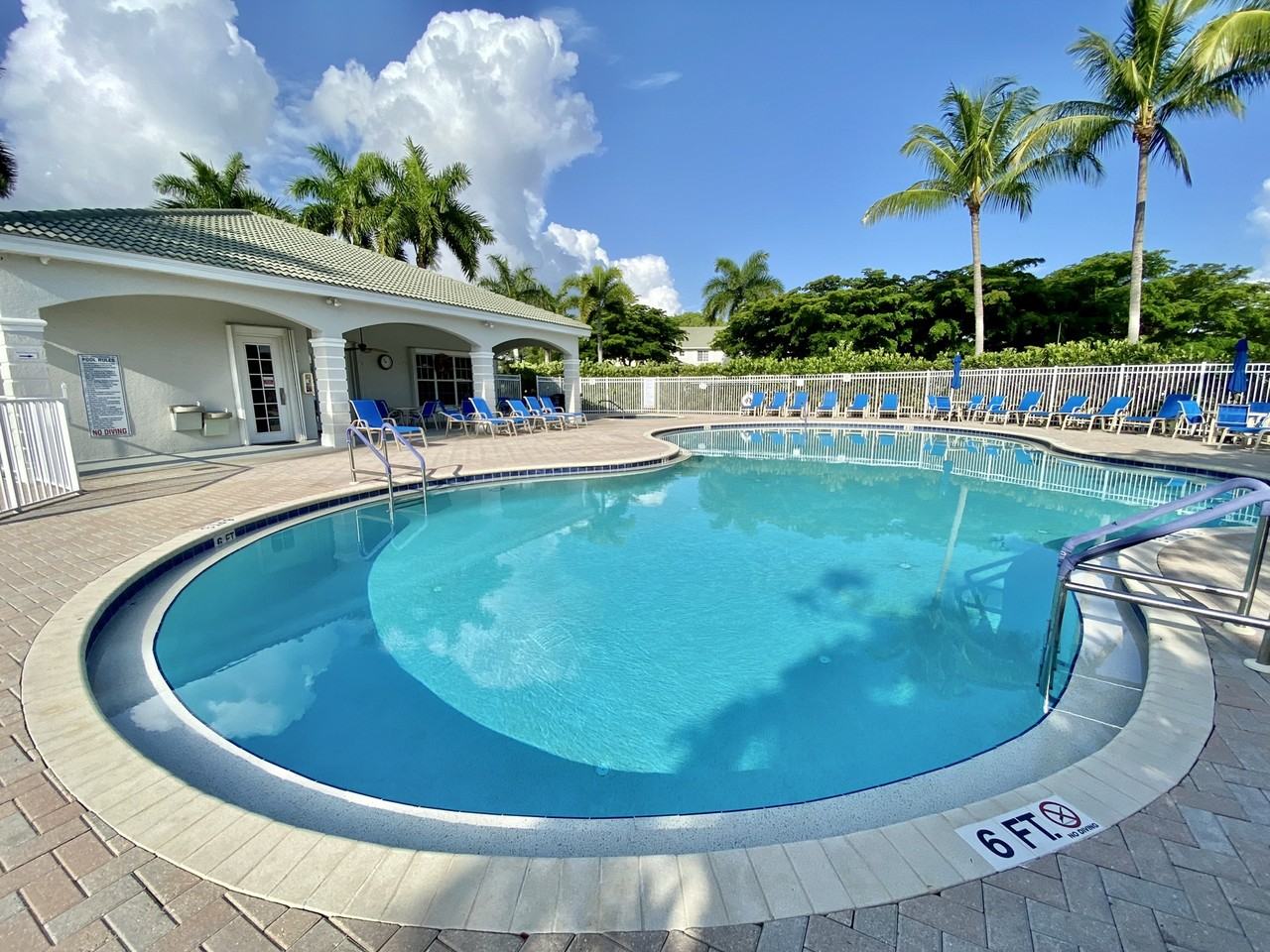 8151 Pacific Beach Dr #1 - Photo 6 of 28