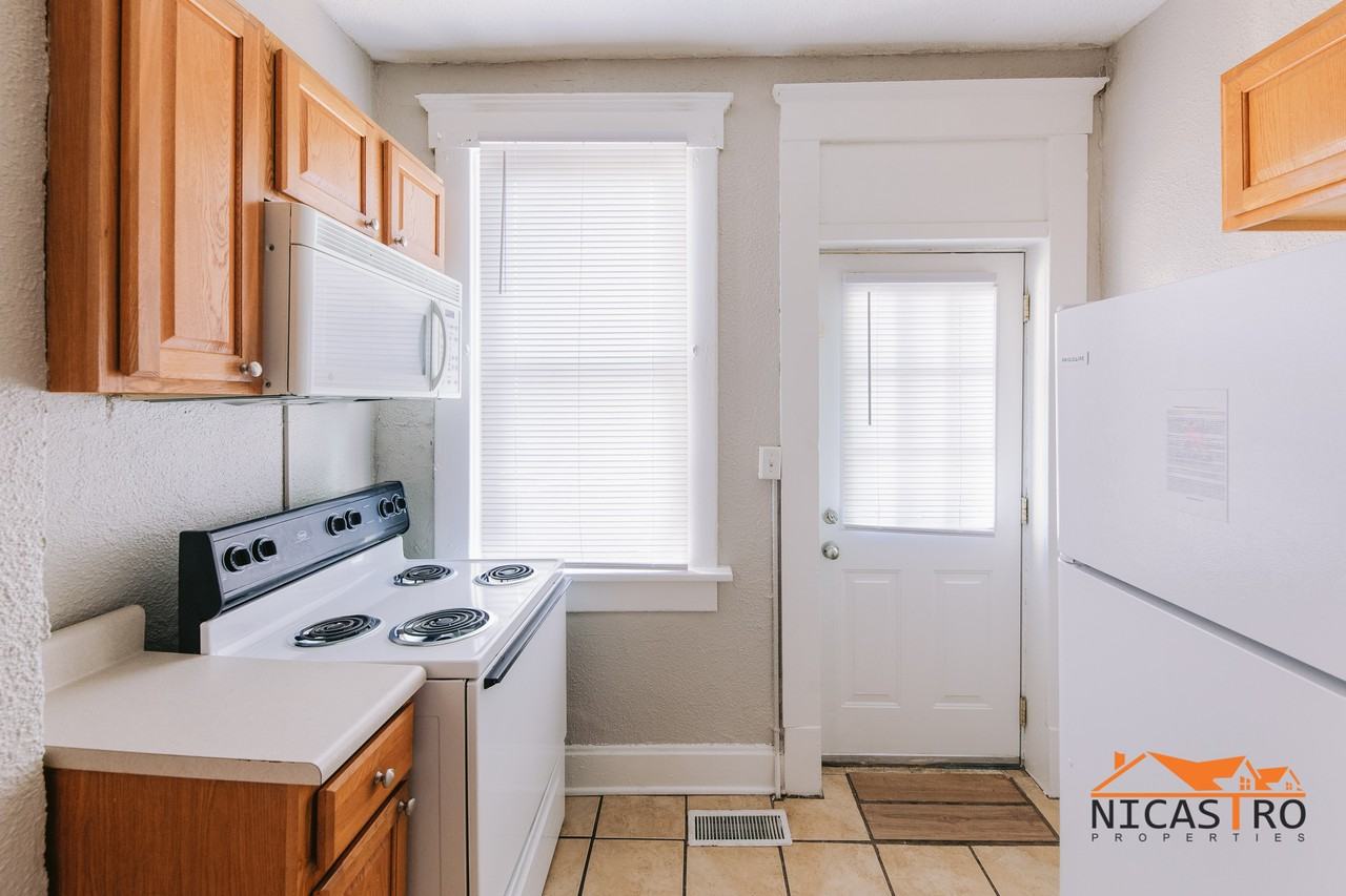 136 E 11th Ave - Photo 3 of 50