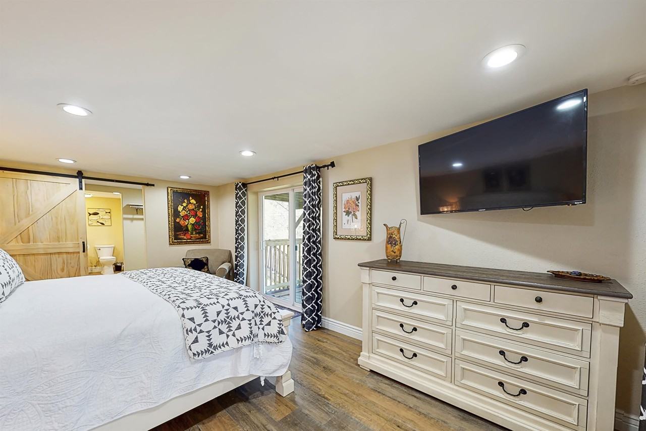721 Shore Rd - Photo 5 of 43