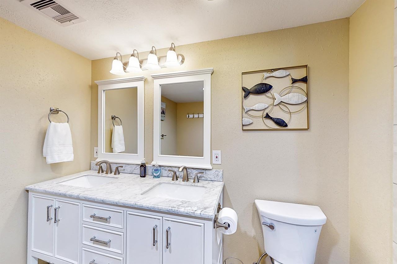721 Shore Rd - Photo 5 of 43