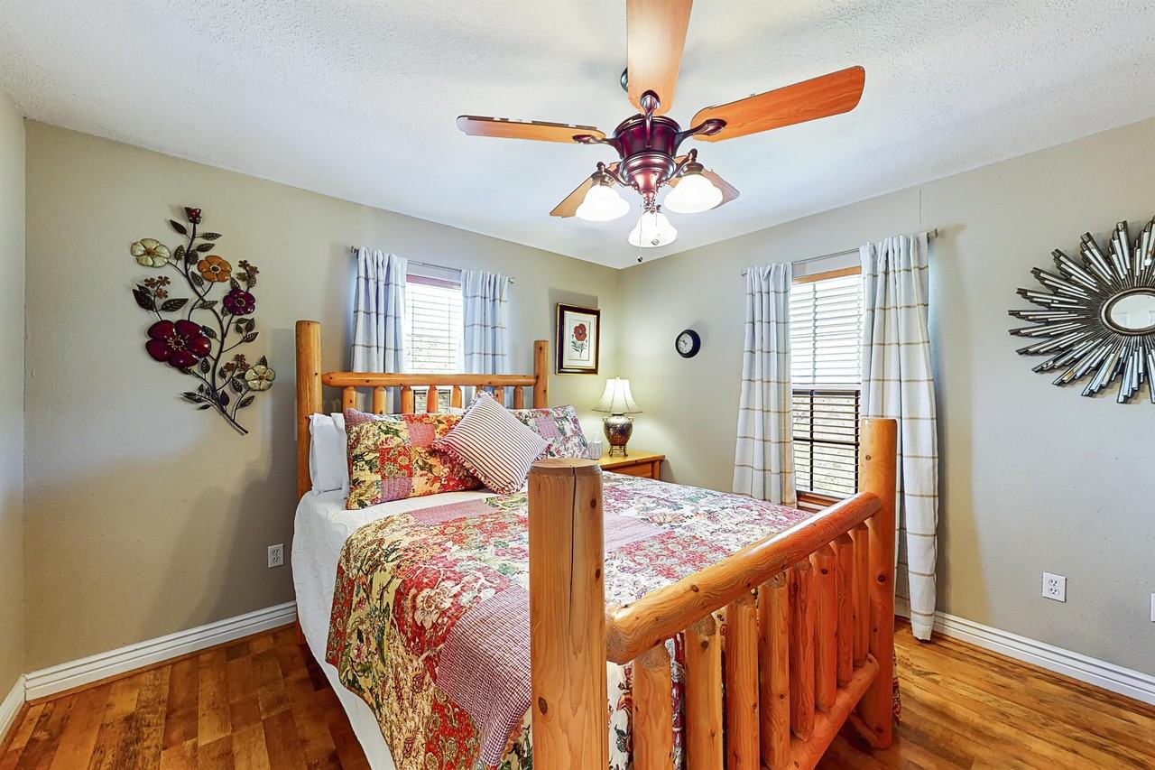 721 Shore Rd - Photo 4 of 43