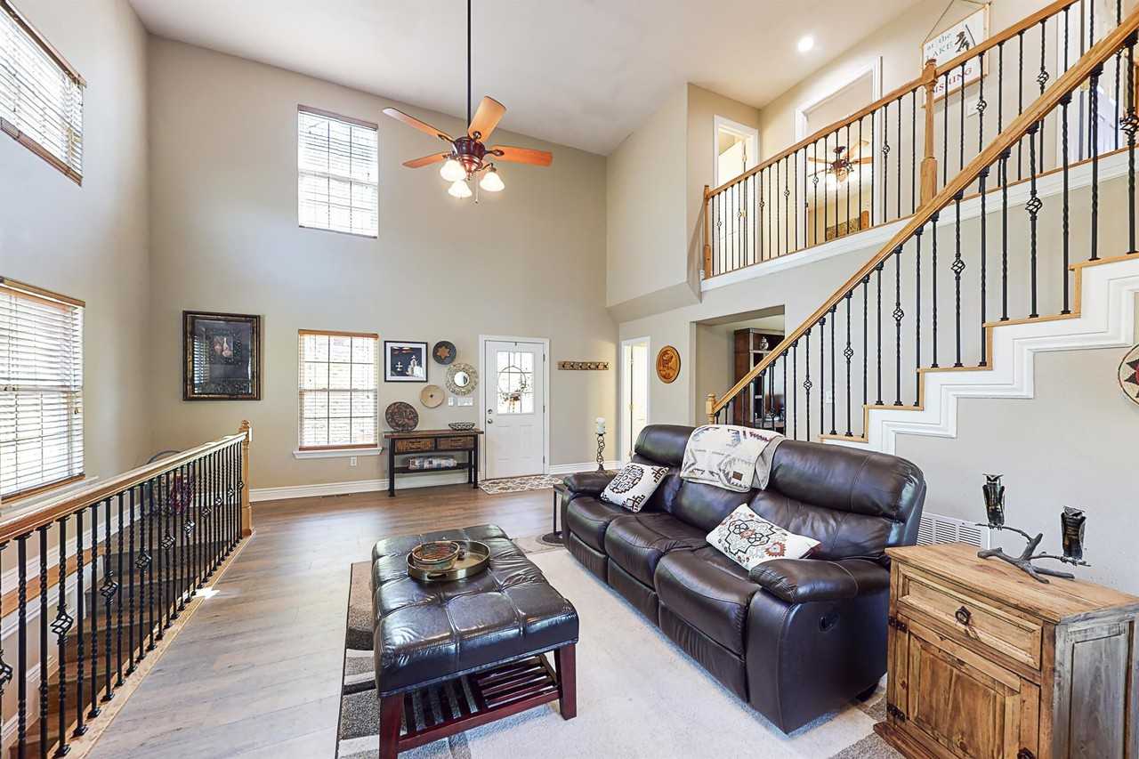 721 Shore Rd - Photo 3 of 43