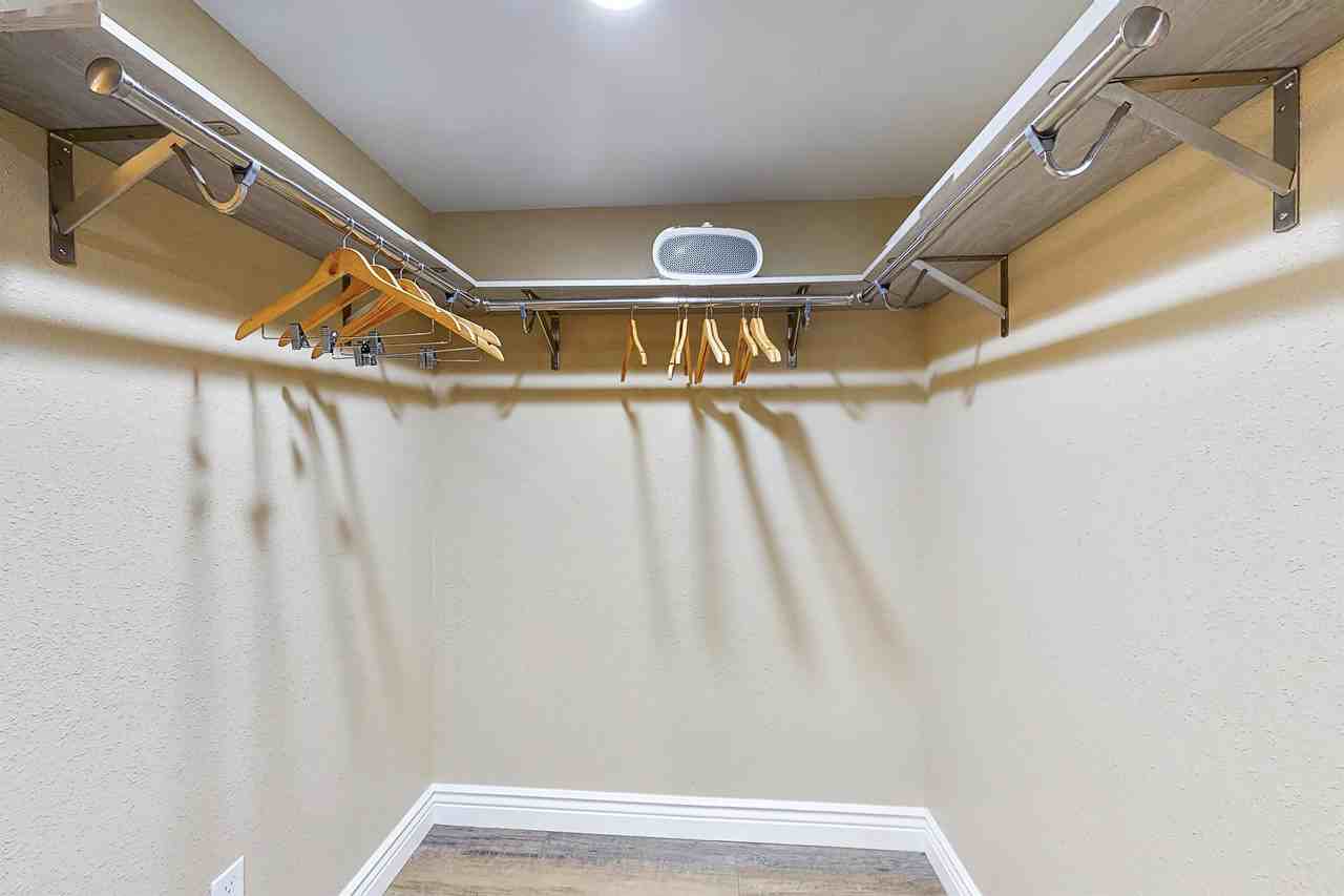 721 Shore Rd - Photo 3 of 43