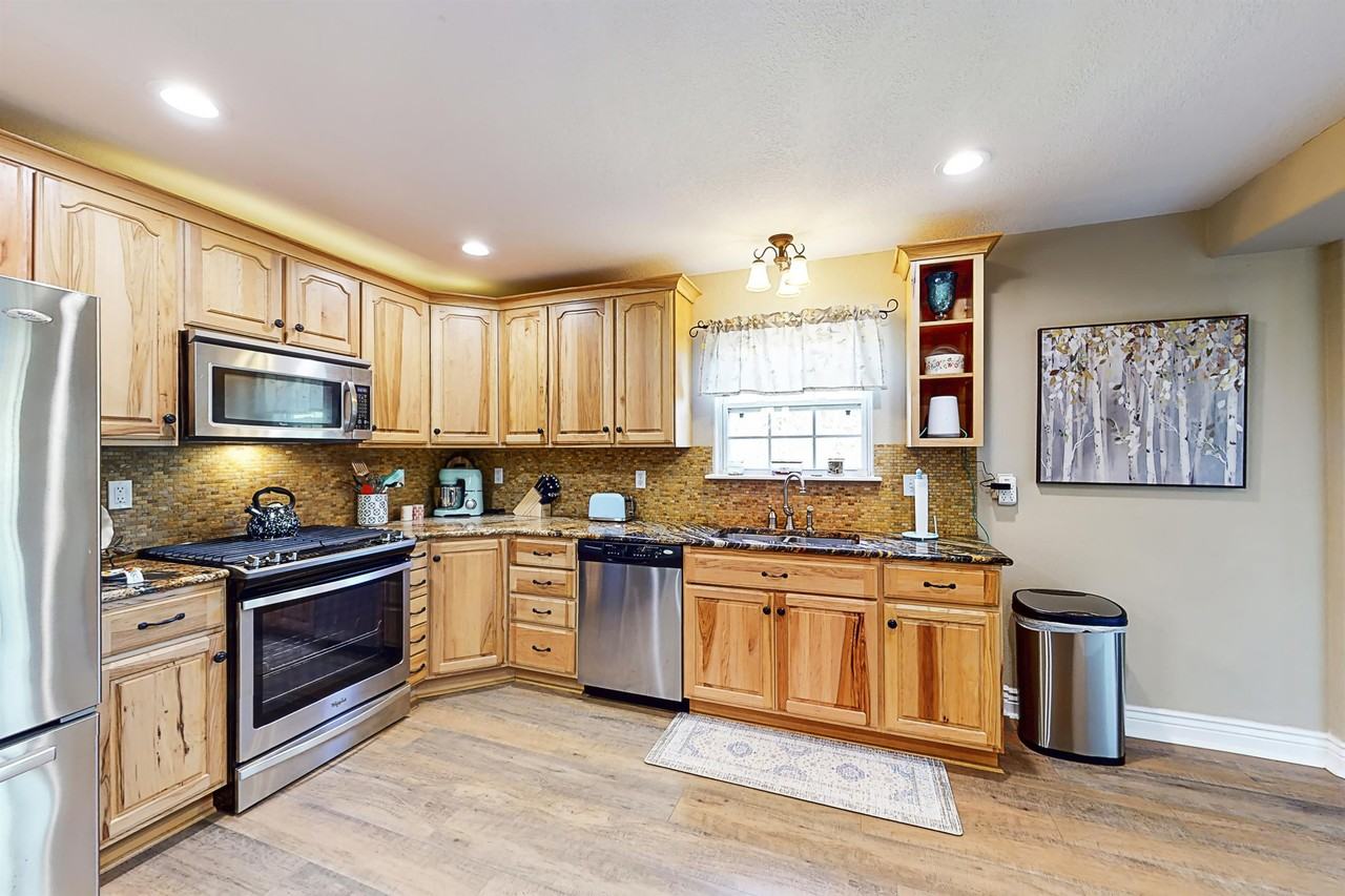 721 Shore Rd - Photo 6 of 43