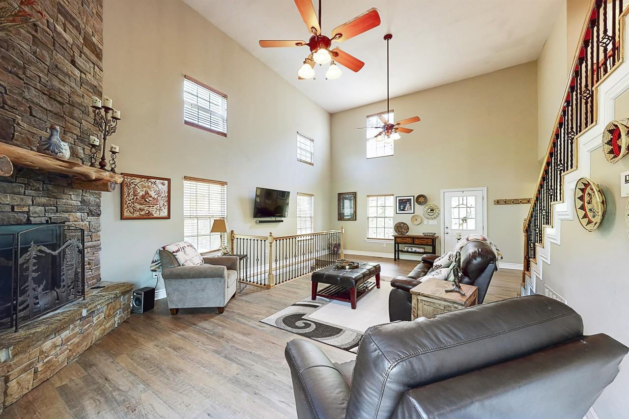 721 Shore Rd - Photo 4 of 43