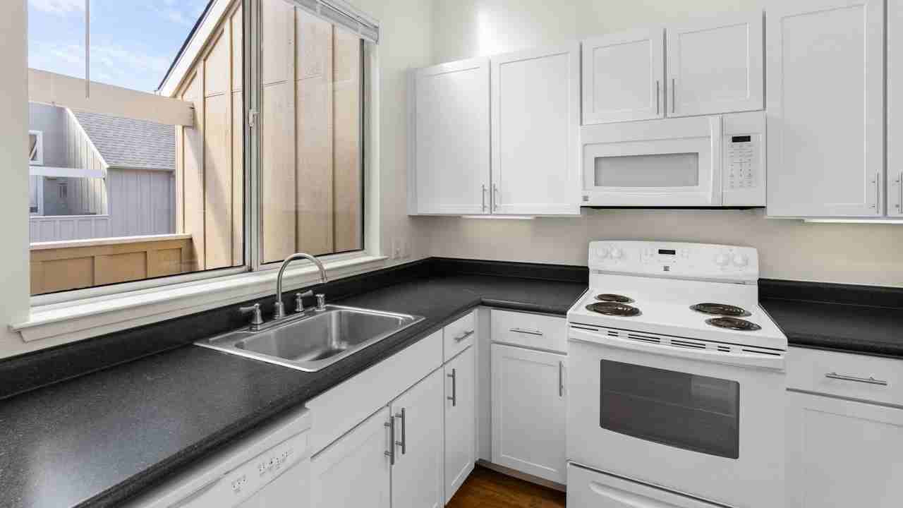 Riva Terra Apartments at Redwood Shores - Photo 5 of 60