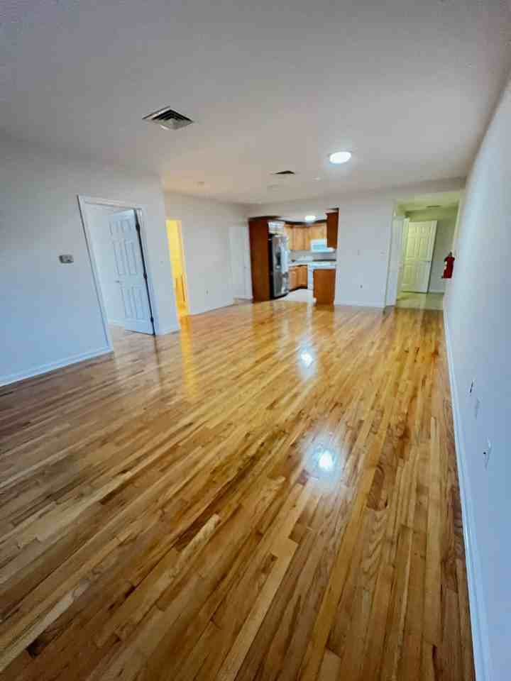 47 West Palisade Avenue 302 - Photo 2 of 17