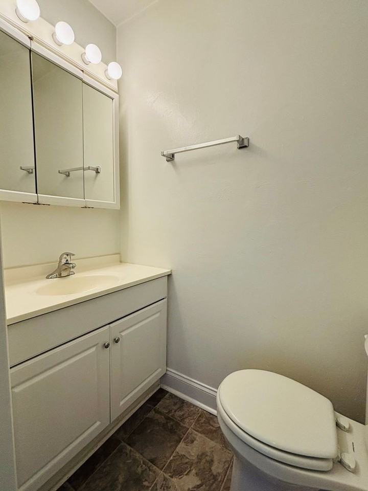 309 New Kent Rd #309 - Photo 4 of 17