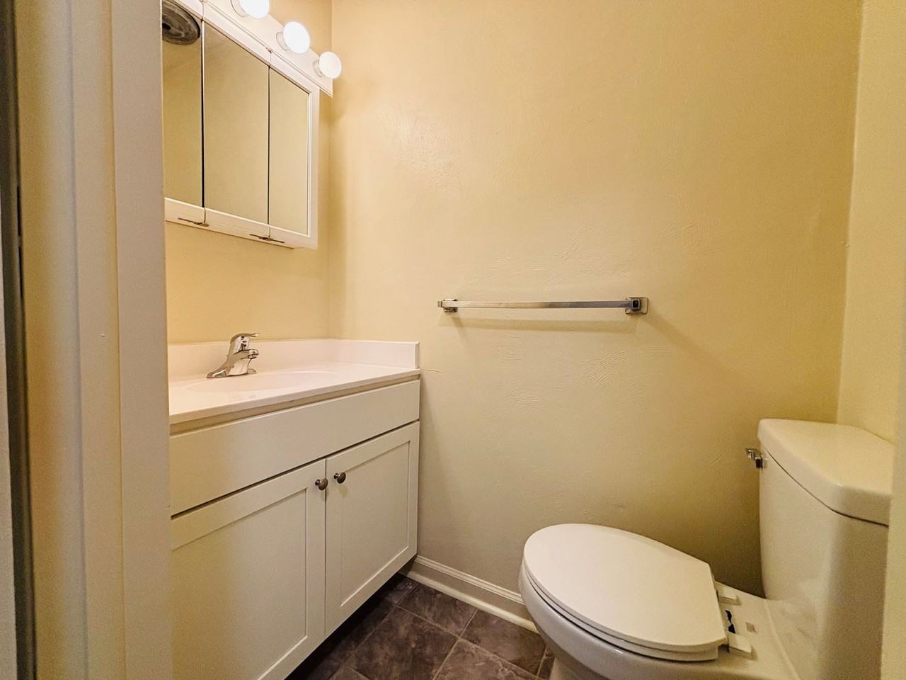 315 New Kent Rd - Photo 2 of 18