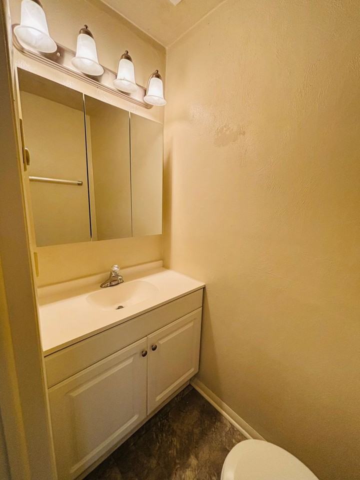 325 New Kent Rd - Photo 3 of 18