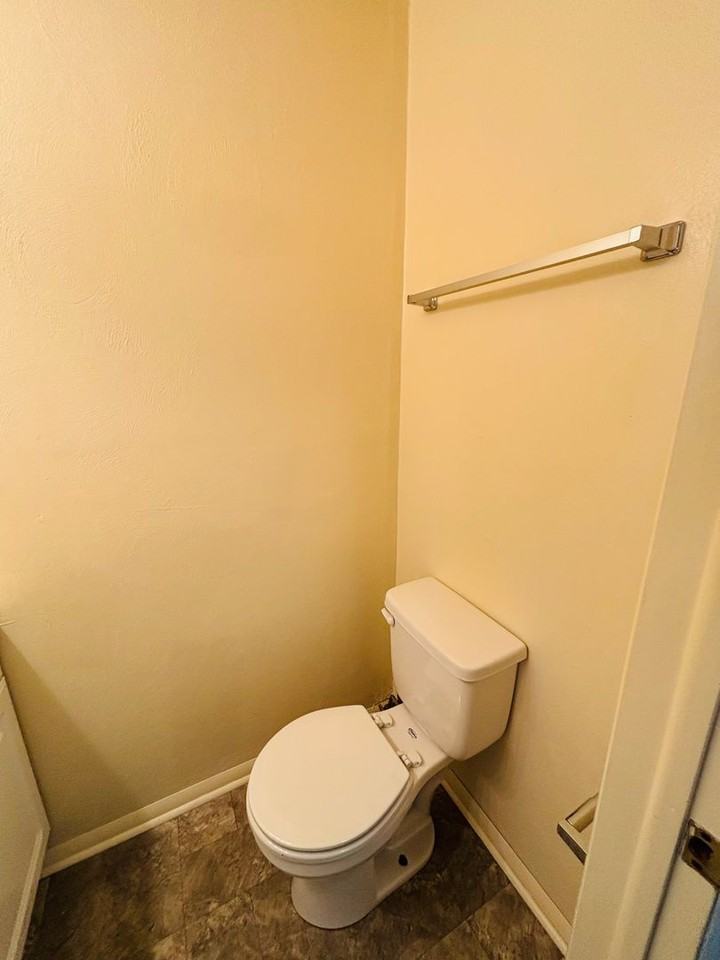 325 New Kent Rd - Photo 4 of 18