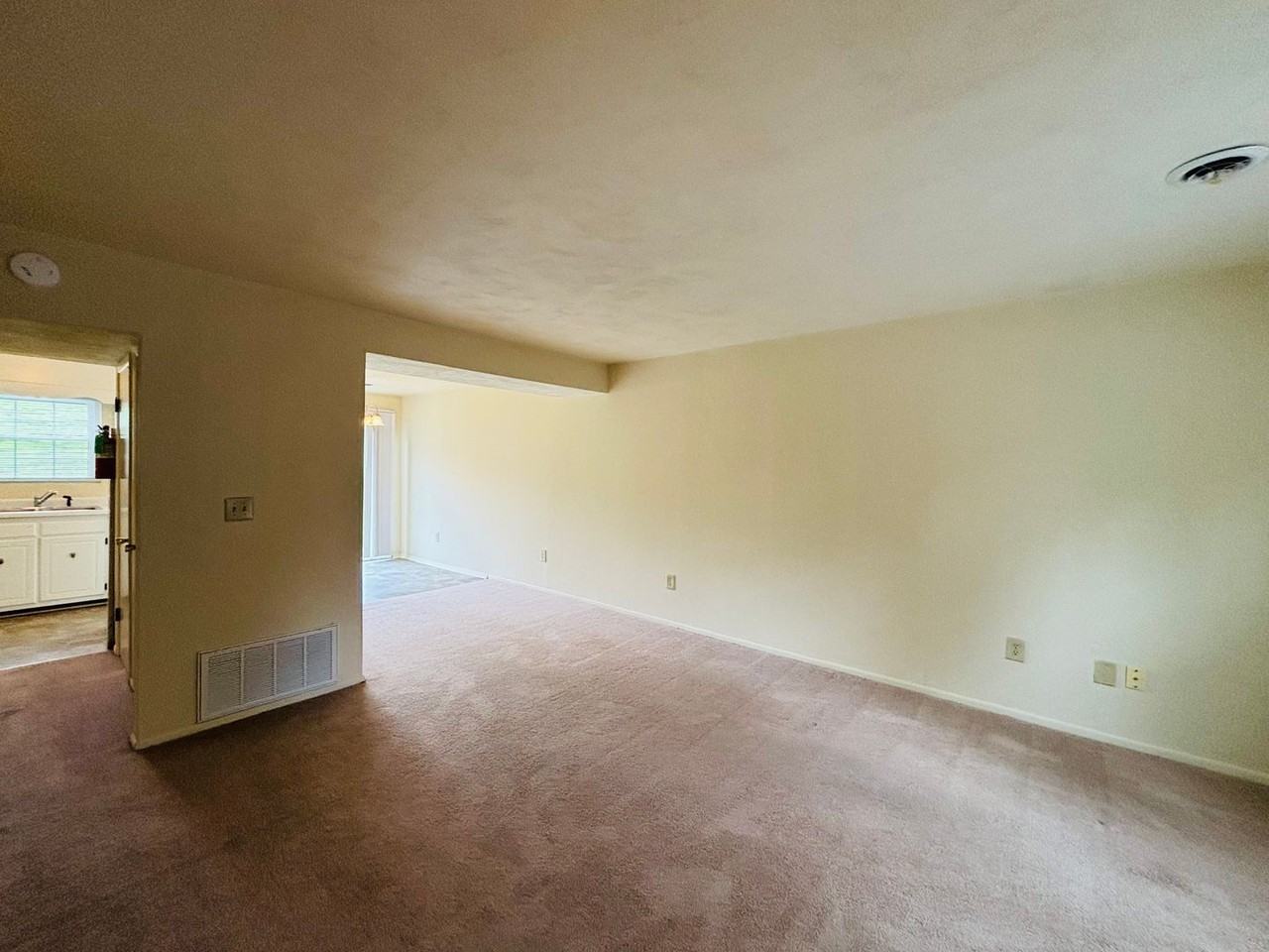 325 New Kent Rd - Photo 5 of 18