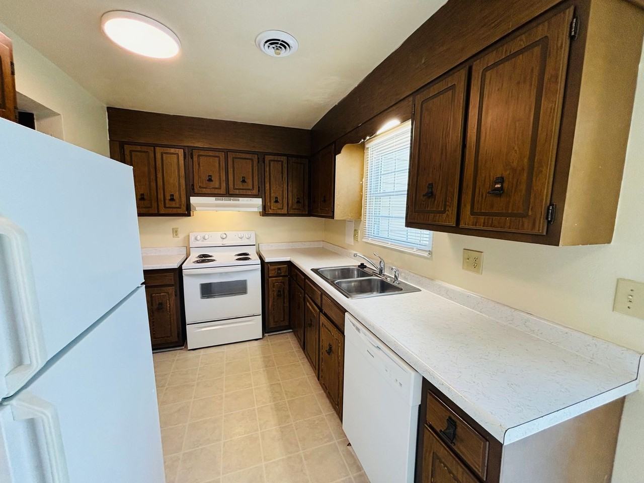 331 New Kent Road - Photo 7 of 15