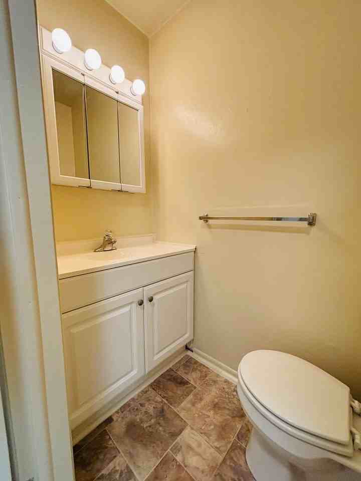 335 New Kent Rd - Photo 4 of 17