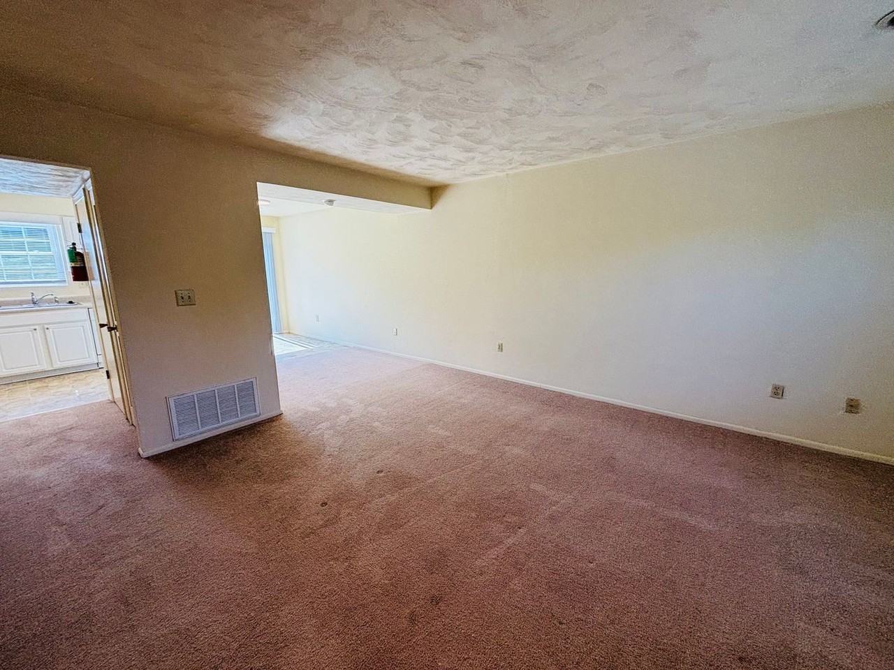 335 New Kent Rd - Photo 5 of 17