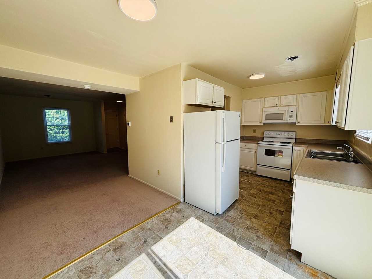 335 New Kent Rd - Photo 7 of 17