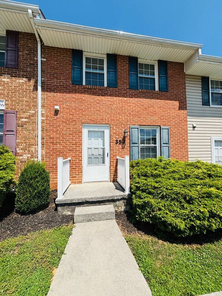 353 New Kent Rd - Photo 2 of 19