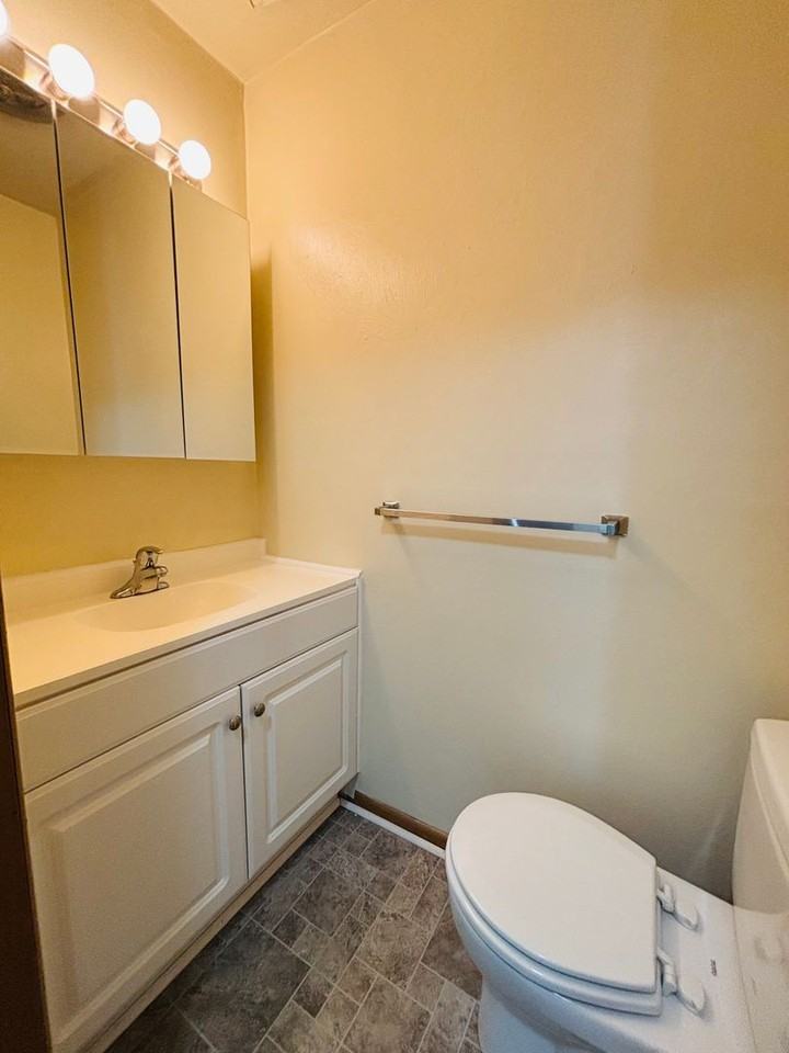 353 New Kent Rd - Photo 4 of 19