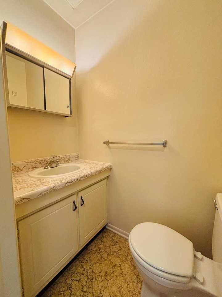 357 New Kent Rd - Photo 4 of 20