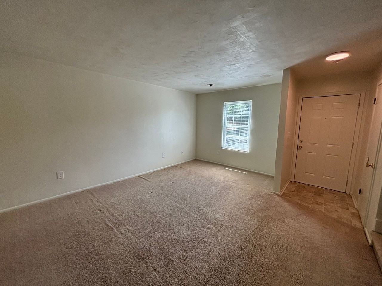 363 New Kent Rd - Photo 5 of 19