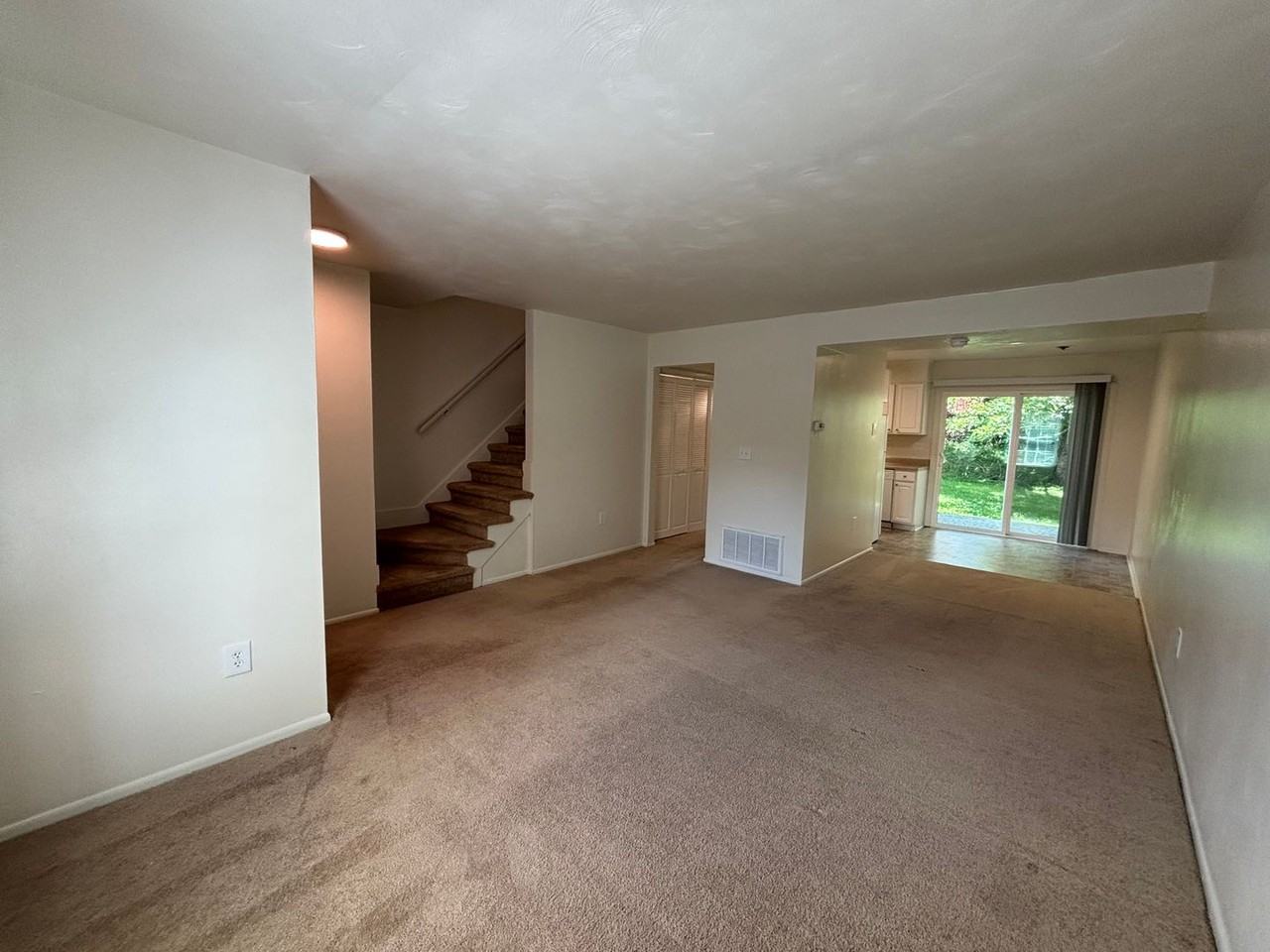 363 New Kent Rd - Photo 6 of 19