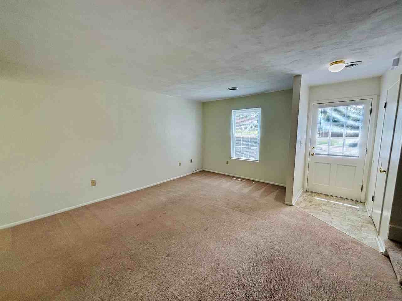 373 New Kent Rd - Photo 5 of 19