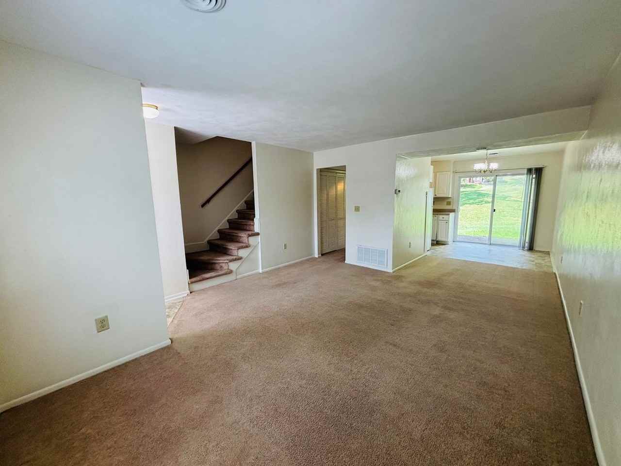 373 New Kent Rd - Photo 6 of 19