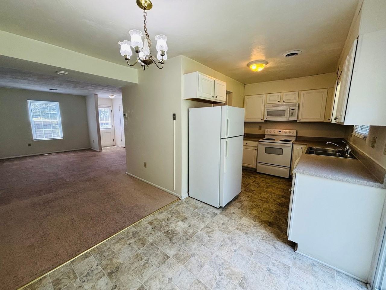 373 New Kent Rd - Photo 7 of 19