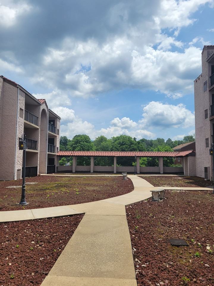 Place Seville Apartments - Photo 4 of 6