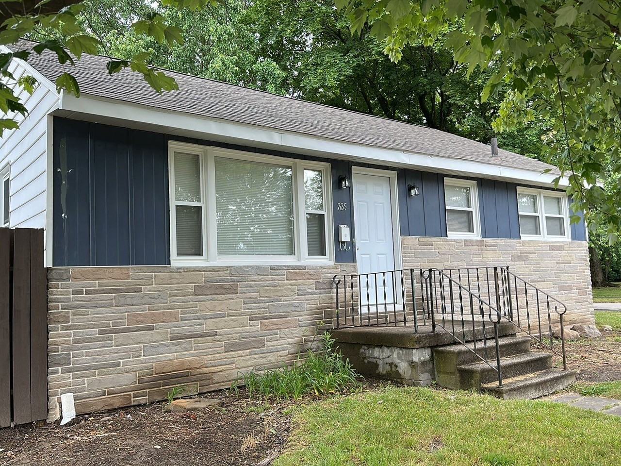 335 Avery St - Photo 4 of 50