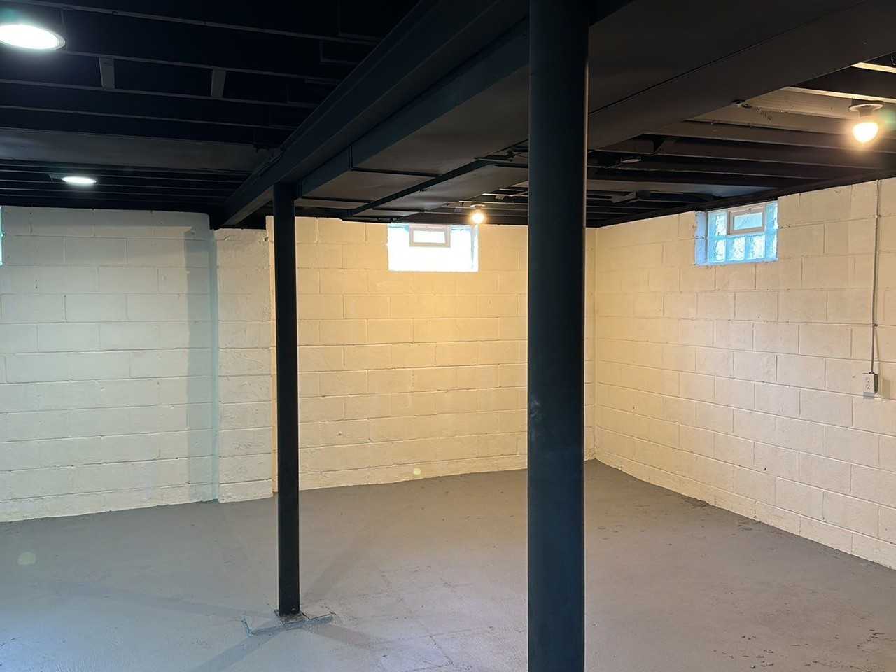 335 Avery St - Photo 4 of 50