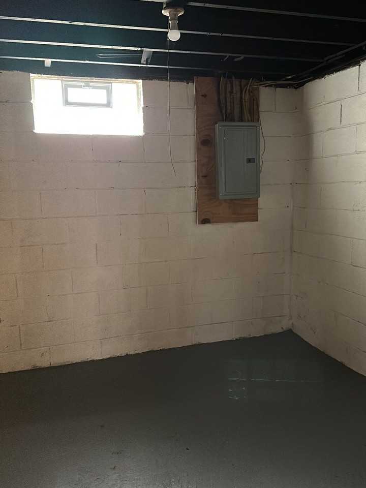 335 Avery St - Photo 3 of 50