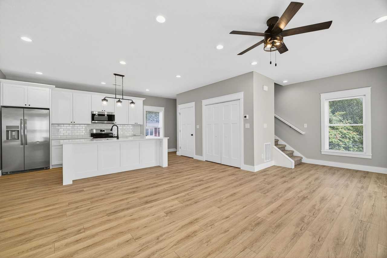 1208 North College Avenue - Photo 3 of 9