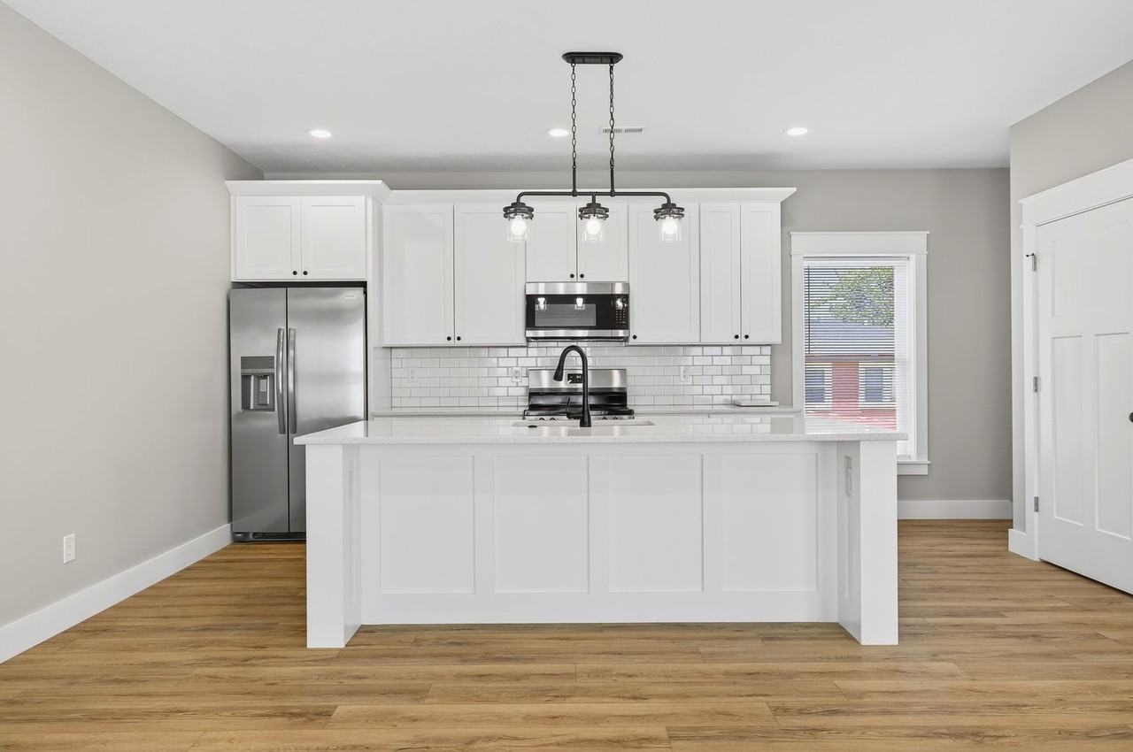 1208 North College Avenue - Photo 4 of 9