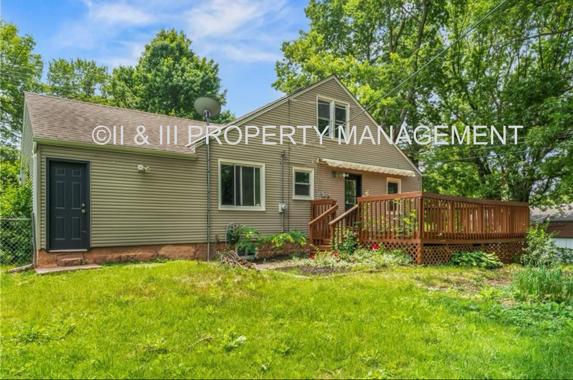 8022 W 61st St - Photo 2 of 27