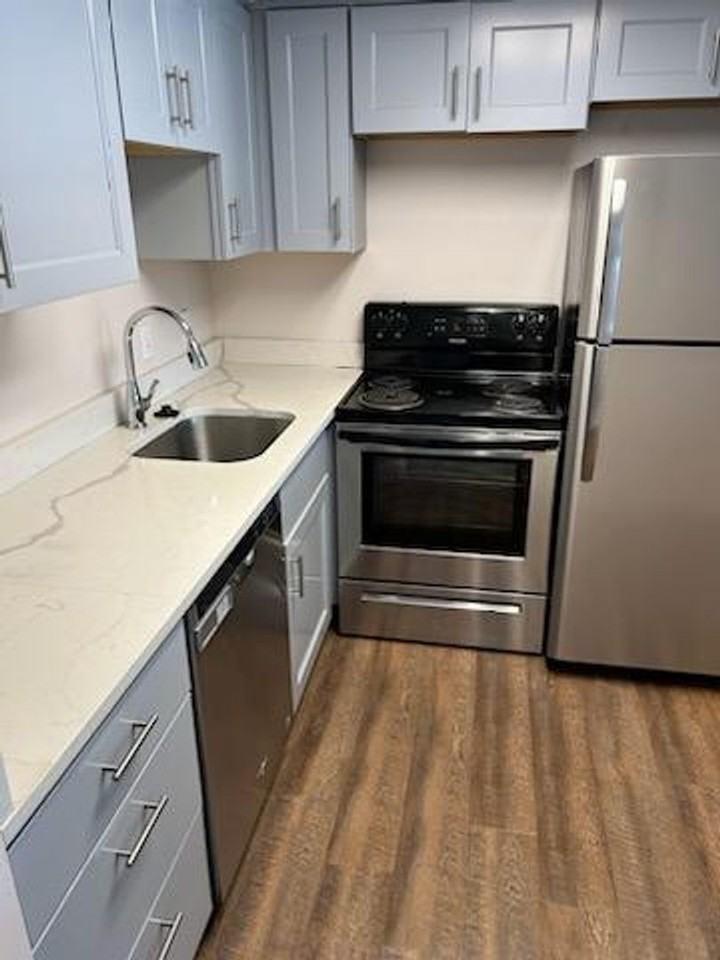 Carriage House Apartments - Photo 5 of 15