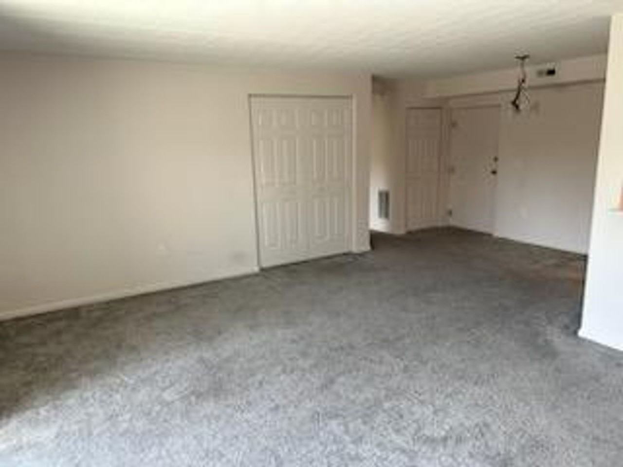 Carriage House Apartments - Photo 3 of 5