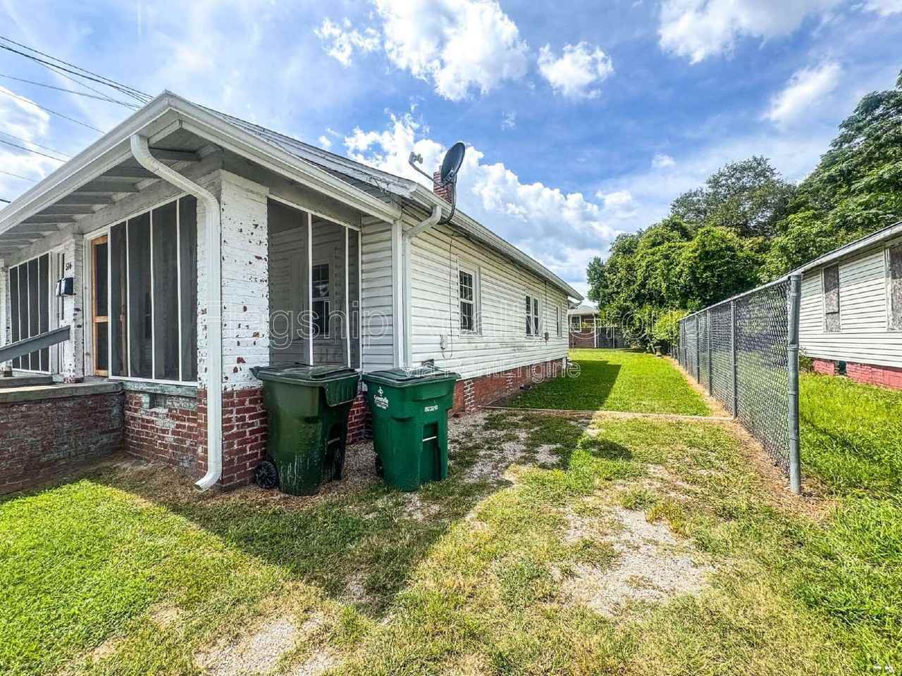 516 Roosevelt Ave #A - Photo 3 of 20