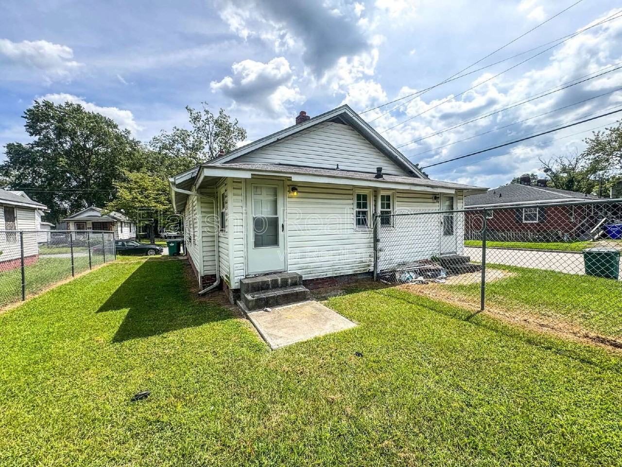 516 Roosevelt Ave #A - Photo 4 of 20