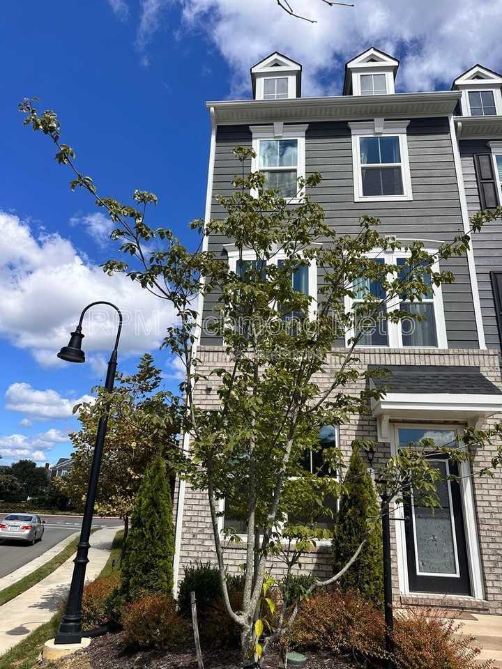 1681 Ewing Park Loop - Photo 2 of 22