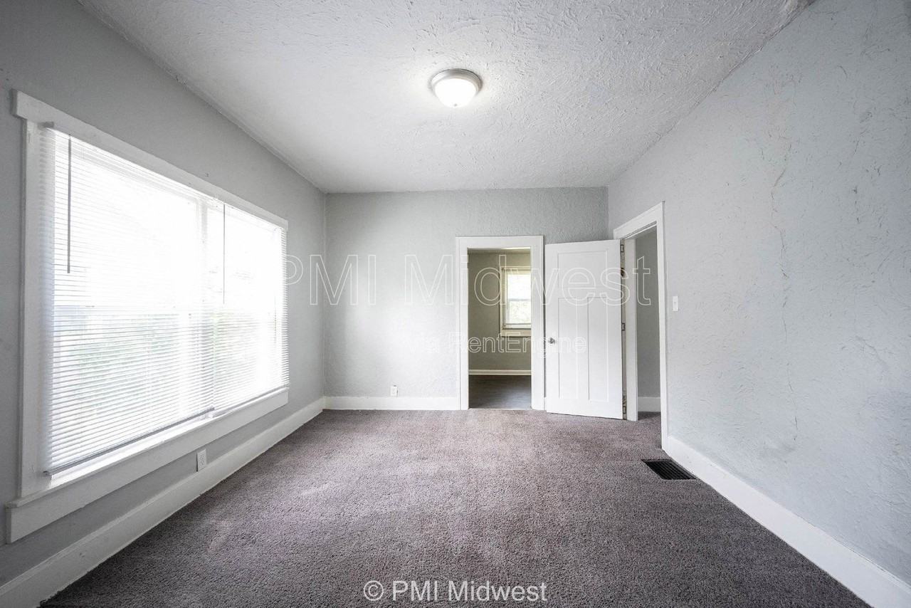 1118 King Ave - Photo 2 of 15