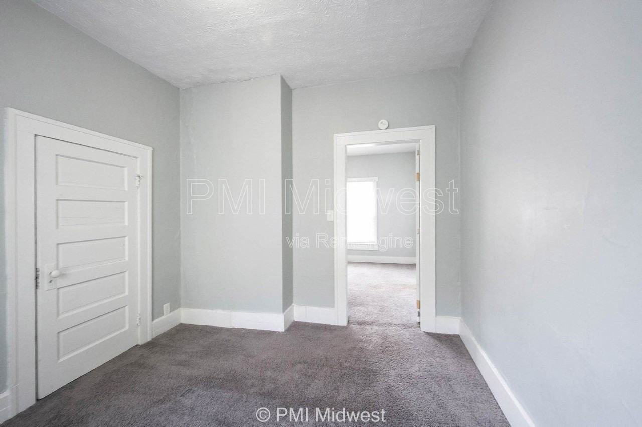 1118 King Ave - Photo 6 of 15